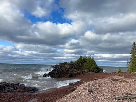 Stunning rock outcropping along the Lake Superior shoreline. (Credit: Superior Watershed Partnership)